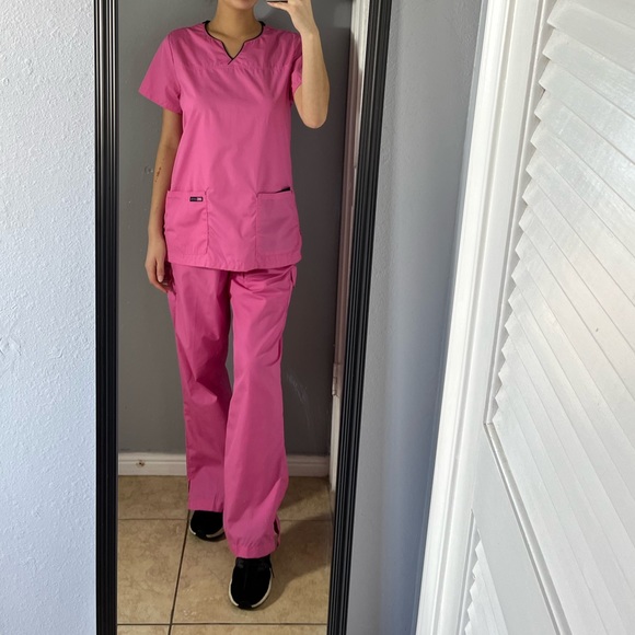 Lizzy b pink size small top and size medium pants scrubs set - Picture 2 of 13